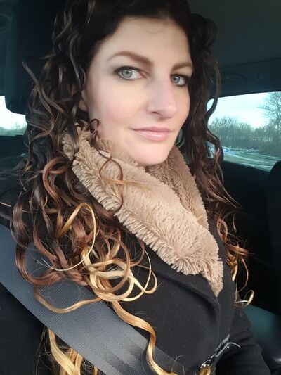  ,   Anna, 37 ,  