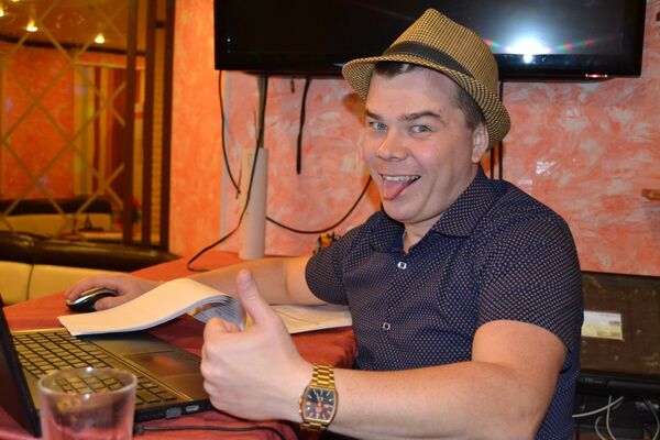  ,   Dmitry, 32 ,  