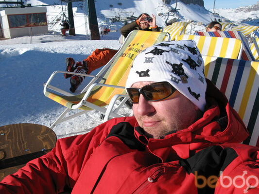  ,   Viktor, 48 ,  