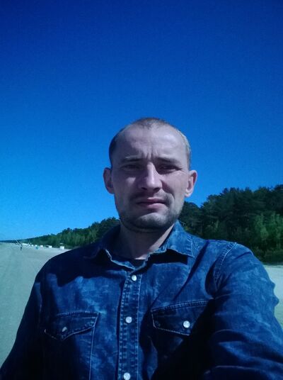  ,   Viktors, 47 ,   