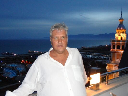  ,   Makler, 56 ,   