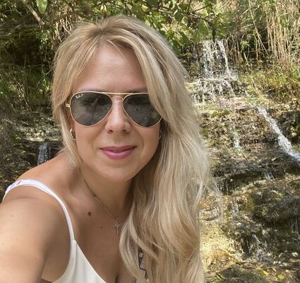  ,   Nina, 37 ,   ,   