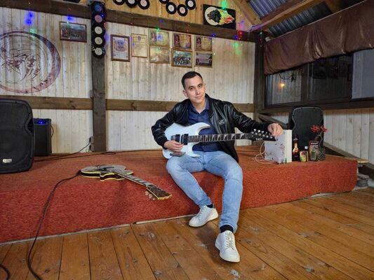  ,   Mikhail, 32 ,   ,   