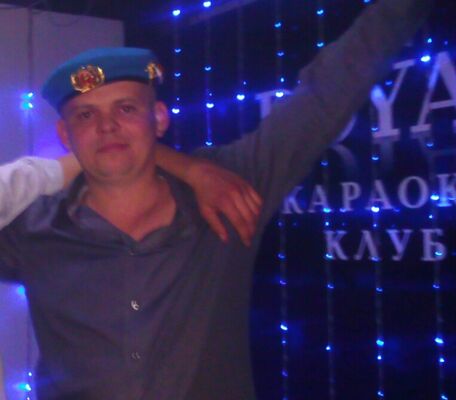  ,   Oleg, 32 ,   