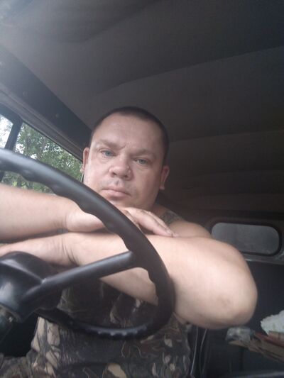  ,   Rik, 46 ,   ,   