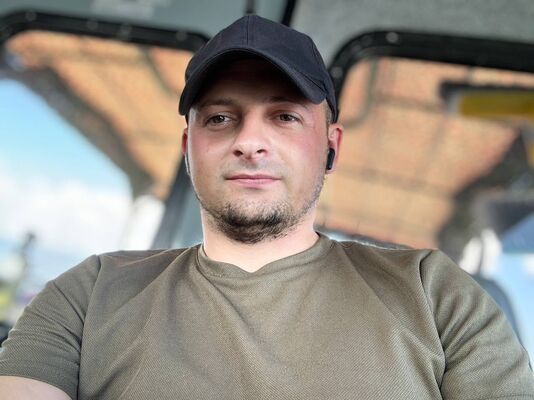  ,   Artem, 32 ,   ,   