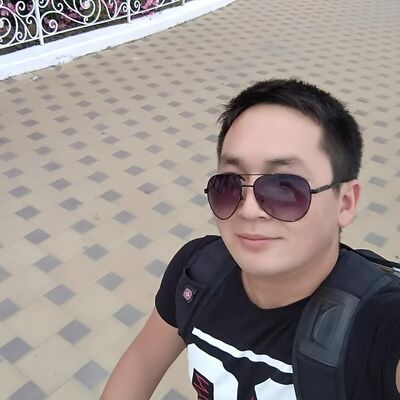  ,   Erik, 32 ,   