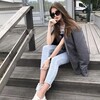  ,  Viktoria, 22